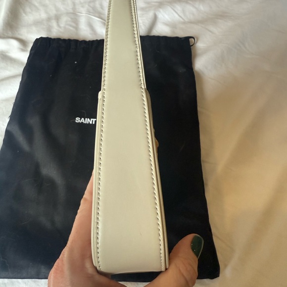 For Sydnee: YSL: MINI LE 5 À 7 IN SMOOTH LEATHER
BLANC VINTAGE - Picture 5 of 9